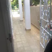 (500 usd x mes )tiempo indefinido ideal para negocio o vivienda ,apto cap en bajos ,27 y 10 VEDADO - Img 56206583