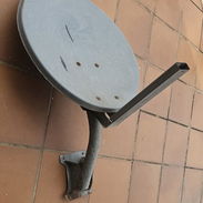 Vendo Plato de antena Directv original 47cm diametro. (SIN moco, LNB) - Img 57805373