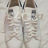vendo zapatos tenis adidas de uso 44-45 solo whatssap lary 54760742 - 20 USD o al cambio. - Img 57830119