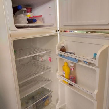 Vendo refrigerador haier de uso funcionando al 💯, la juntas ok, el bombillo ok, hace sus paradas y descanso ok, nunca s - 2/3
