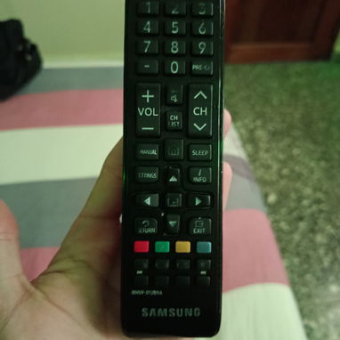 Televisor Samsung 32" con su mando y cajita - Img 119762044