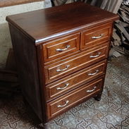 Vendemos muebles de madera buena bien terminados y listos para su uso GAVETEROS, VITRINA, BURO, JUEGO DE COMEDOR, ECT... - Img 50417785