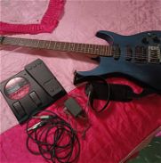 Guitarra eléctrica con pedal y cable - Img 45945073