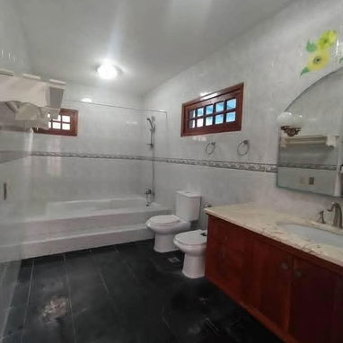 Casa independiente con piscina en terreno de 2mil m² - Img 114230428