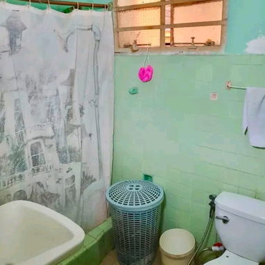Propiedad en bajos de 3 cuartos en Nuevo Vedado en 65000 - 5/10
