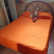 Vendo cama camera original con colchón y sus dos mesas de noches - Img 45441449