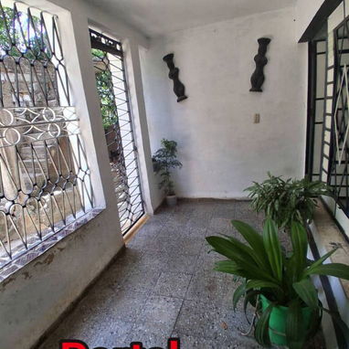 VENDO CASA 🏠 EN GUANABACOA POR LA BODEGA DE LOS CRISTALES CON COSAS DENTRO NO DUDE EN LLAMAR Y PREGUNTAR - 6/10