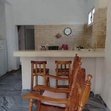 Renta a 2 cuadras de Amejeiras en San Lazaro - Img 124656923