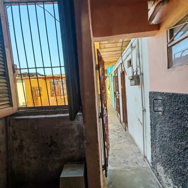 Habana Vieja-Gloria y Factoría:CUARTO Grande Vacío En Edificio En Buen Estado,Con Barbacoa"Buena Altura",SemiInterior Co - Img 124064965