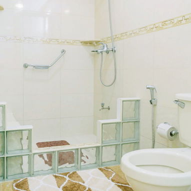 🏠 Descubre ésta hermosa casa de renta en el Vedado con amplios espacios y un confort excelente - Img 115297759