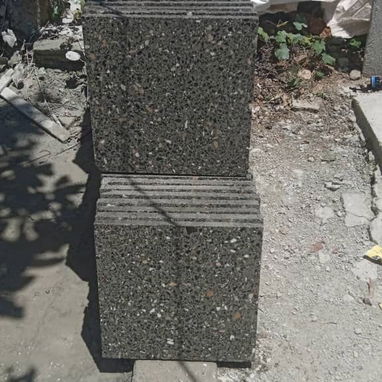 Losas de granito pulido con rodapies - 3/4