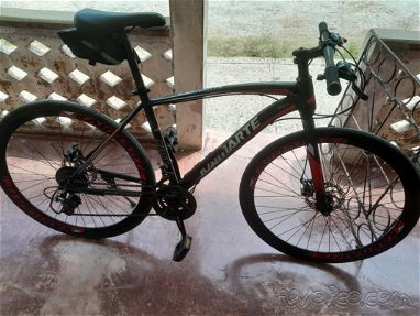 Se vende bicicleta  con accesorios  nuevos - Img 68020404
