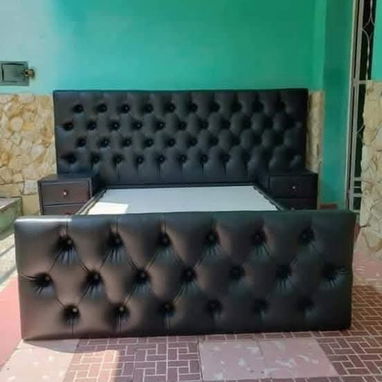 CAMA  TAPIZADA DE LUJO - 2/4