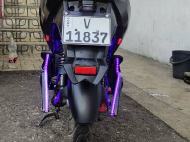 vendo moto unico bateria hace 20 kilometros tiene sus luces tocadas todo led acabado de dar mtto unciona en talla - Img 64160499