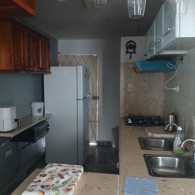 EXCELENTE OFERTA, no pierda la oportunidad TODA UNA GANGA!! Se vende apartamento amueblado y todo de marmol - 6/6