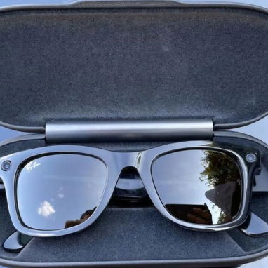 Ray- Ban Stories - 2/3
