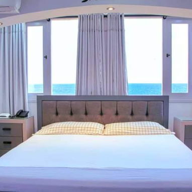 "Lujoso Apartamento en el Vedado con hermosas vistas al mar" - Img 124429527