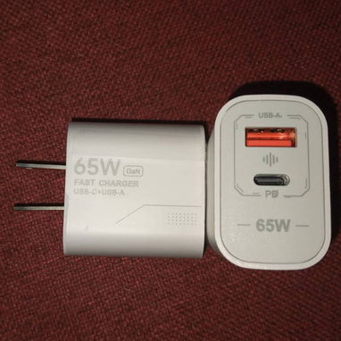 Cargador de carga rápida 65W con puerto USB-A y USB-C. - $ 10 USD. - 2/2