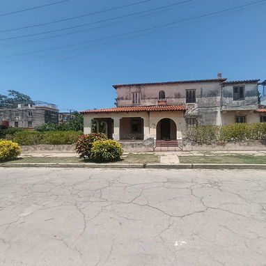 CASA EN VENTA 500m2 EN HABANA PLAYA 4/4 CON GARAJE Y AMPLIO JARDÍN . - 4/4