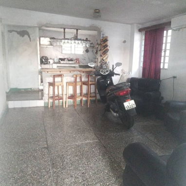Se vende casa independiente de tres cuartos en marianao 15000 usd - 4/9