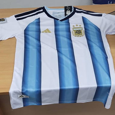 Balones de fútbol y camisetas - 4/6