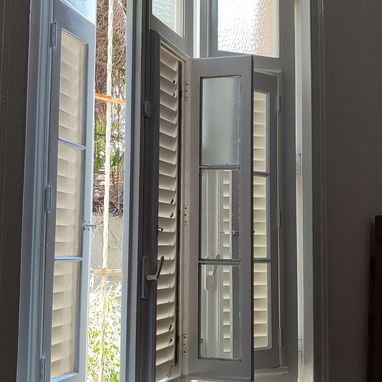 Restauración y pintura de ventanas y puertas francesas - Img 124122028