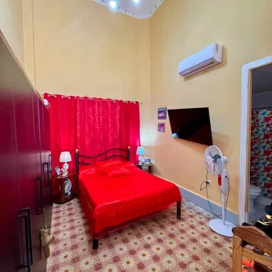 📌 (R): HV-011-80 💥 ESTUPENDA PROPIEDAD EN HABANA VIEJA – IDEAL PARA VIVIR O RENTAR 💥 📍 REFERENCIA: POR CORRALES - Img 125693861