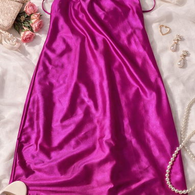 $2000 — Vestido de satín fucsia / Talla L 📍 Alturas de Belén, Marianao | 💬 WhatsApp: +5354708046 - Img 110030532
