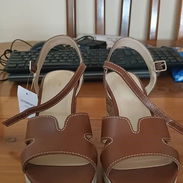 Vendo estas sandalias nuevas son el No. 8 (40), ver fotos interesados llamar a Marta 58407683 - Img 54362324