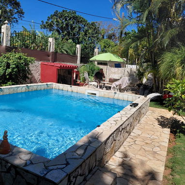 Se vende casa independiente con piscina, garaje con permiso de renta con superficie de500m² - Img 118277546
