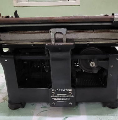 MAQUINA DE ESCRIBIR ANTIGUA UNDERWOOD - Img 88496840