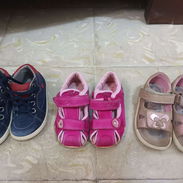 Vendo zapaticos de uso para niña y niño. Sandalias, boticas, y sandalias cerradas. - Img 53734182