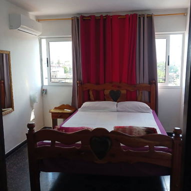 Apartamento independiente en el corazón del Vedado - Img 123196282