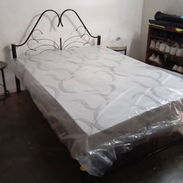 Cama camera con colchón de espuma de 8 pulgadas, 2 mesitas de noche y 2 almohadas - Img 51447150