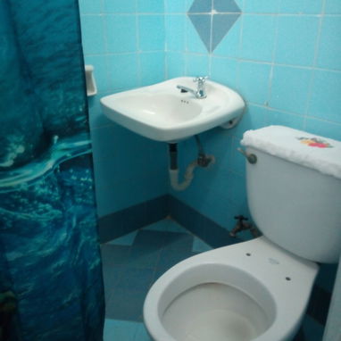 Permuto o vendo casa en marianao de 1 cuarto en bajos placa libre para Mulgoba. - 6/8
