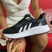 Adidas deportivo en oferta, si compras este modelos te llevas gratis un conjunto deportivo 🤪 - Img 58195508