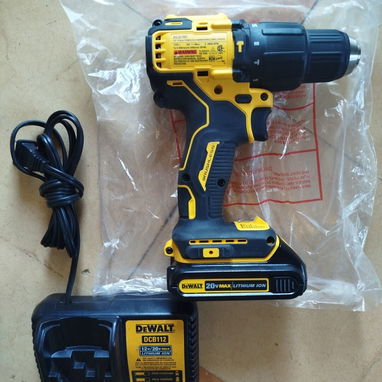 Vendo taladro inalámbrico percutor atornillador DeWalt NUEVO. 160 USD - 2/3
