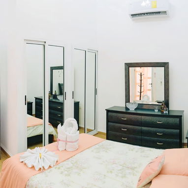 🏠 Descubre ésta hermosa casa de renta en el Vedado con amplios espacios y un confort excelente - Img 115297760