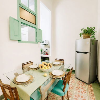 🏠 Apartamento De Renta Lineal En Centro Habana. 🛏️ Tiene 2 habitaciones para 4 personas. 📞 Reserva: +5355149761 - 2/9