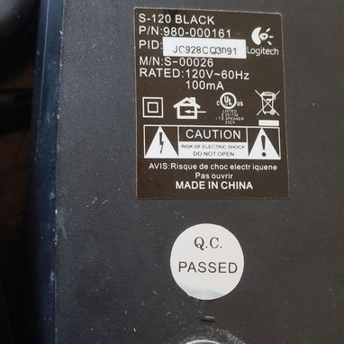 Vendo bocinas para laptop o PC, de uso en buen estado y precio ajustable. - Img 125086555
