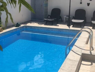 Casa de alquiler con piscina para LARGAS ESTANCIAS en el Vedado!! - Img main-image