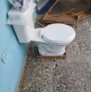 Juego de baños pequeño taza tanque con sus herrajes y tapas sanitaria - Img 50580825
