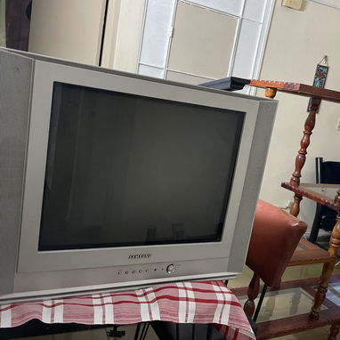 EN VENTA TELEVISOR SAMSUNG CON SU MANDO UNIVERSAL Y MULTIMUEBLE GRANDE - Img 121125879