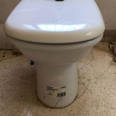 Se vende lavabo de pedestal y bidet marca Roca, con sifa y llave - Img 125021471