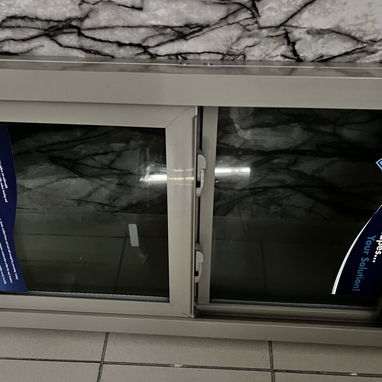 Ventana U-PVC nueva con cristal y malla anti-insectos - 4/5