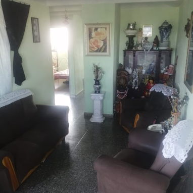 Vendo apartamento en la zona 18 de alamar de 2 cuartos 5to piso - Img 122220499
