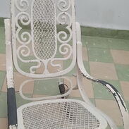 Se vende 1 sillón de hierro, está falta de pintura - Img 45455082