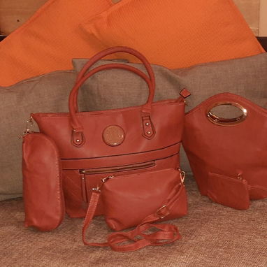 Carteras con monederos y bolsos pequeños. - Img 117837878