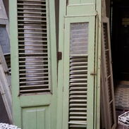 Son puertas de cedro con persianas tipo colonial - Img 43798181