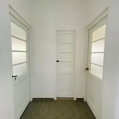 Renta lineal apartamento capitalista 2 cuartos, primer piso, en el vedado. A media cuadra de 23 cerca de 12 y 23. - 8/8